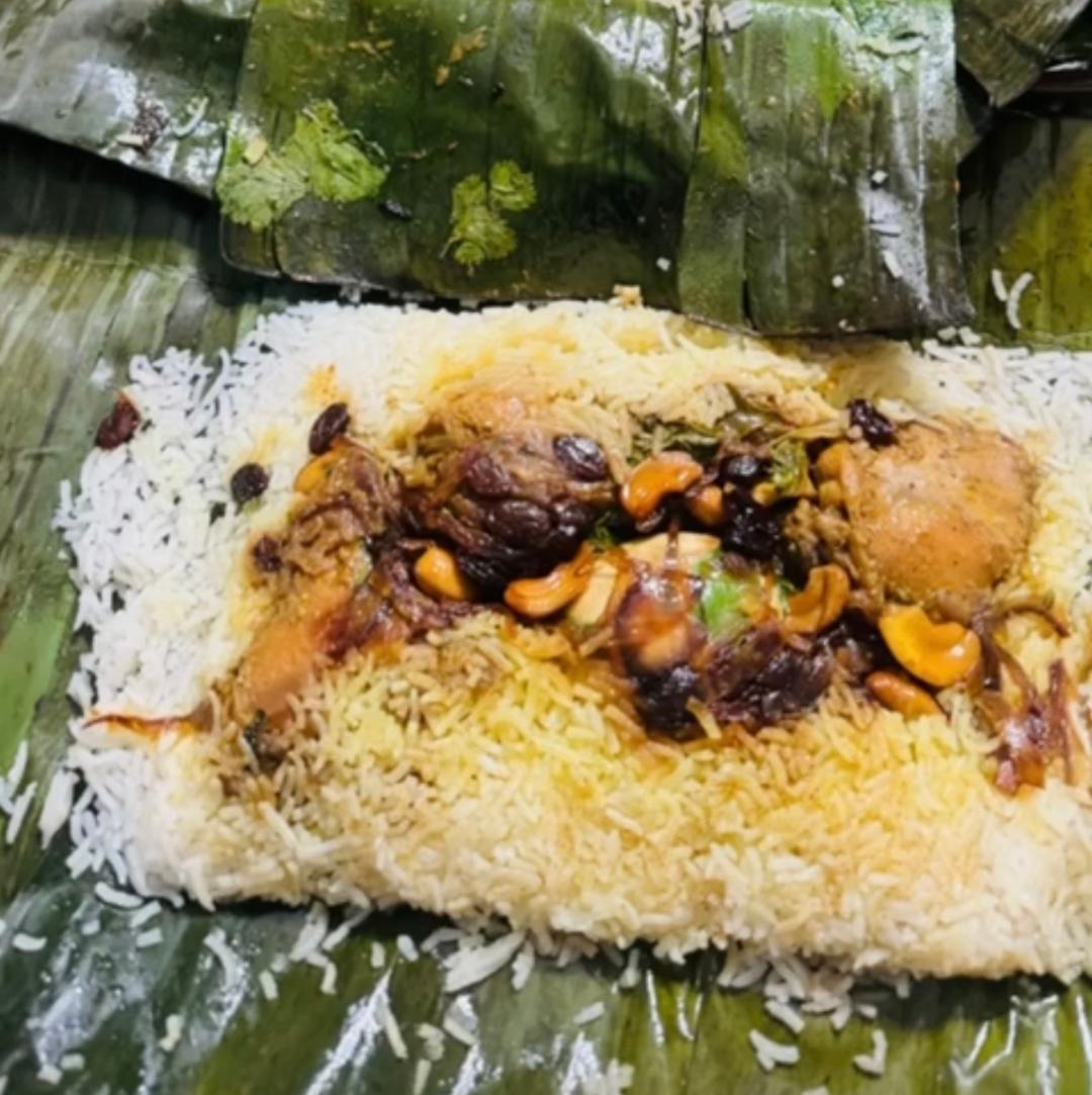 Pothi Chicken Biriyani (Biriyani Cooked In Banana Leaves) (Available After 5:00 pm)