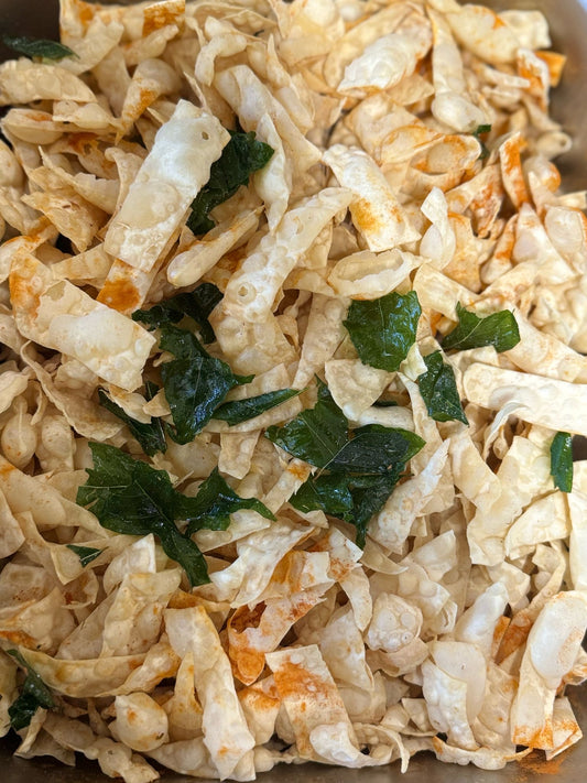 Kerala Style Pappad (Appalam) Snack with Curry leaves and Chilli